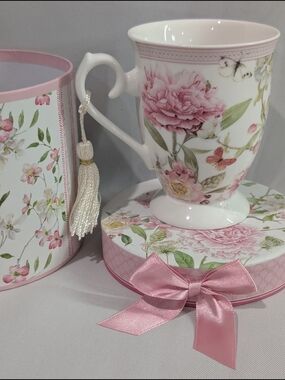 Floral Pink Porcelain Tea Mug with Gift Box